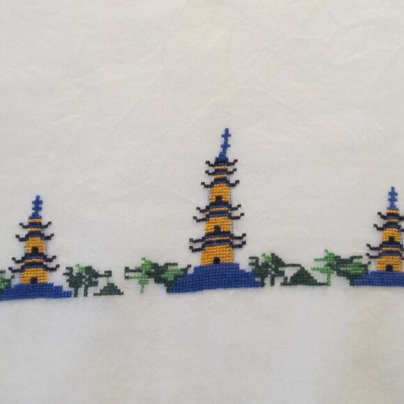 Vintage Chinese Embroidered Tablecloth & 4 Napkin Set - Linen from Asia - Picture 10 of 12